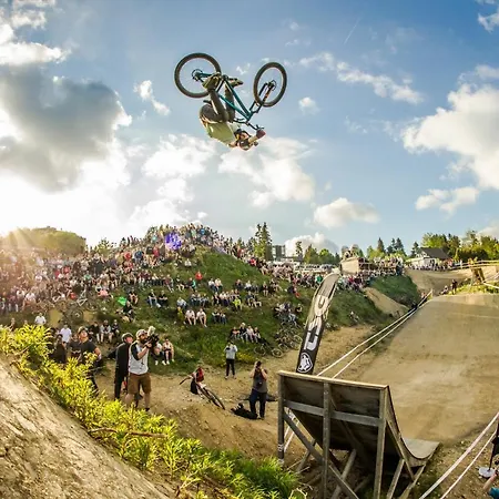 Bike & Kappe, Am Bikepark, Skilift