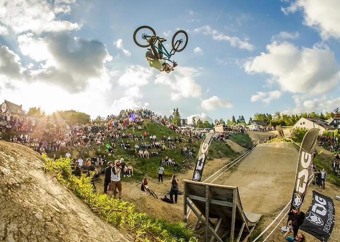 Bike & Kappe, Am Bikepark, Skilift